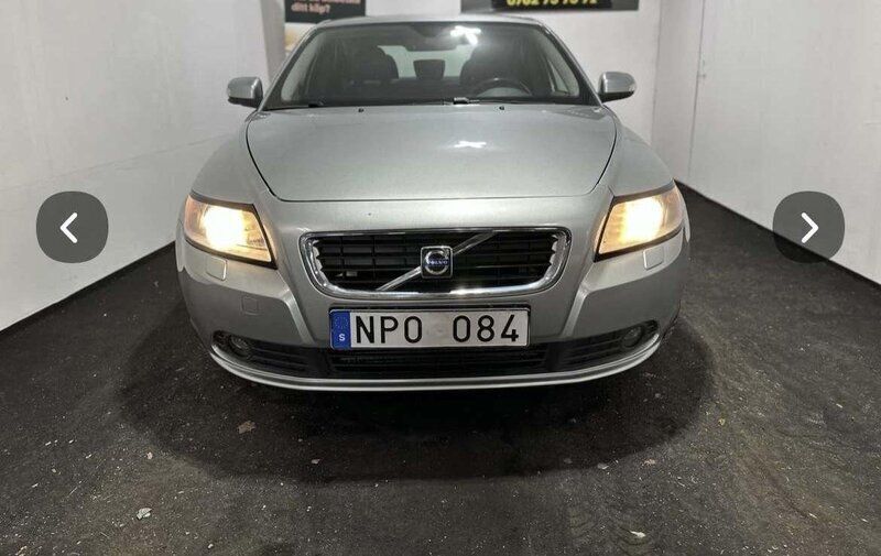 Silver Begagnad 2009 Volvo S40 Kinetic Sedan | 59 000 kr (Marknadspris) - Bild 1/4