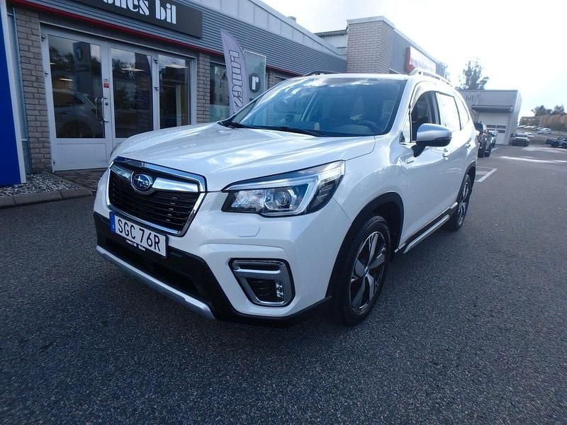 Vit Begagnad 2019 Subaru Forester SUV | 287 900 kr (Dyr) - Bild 1/4