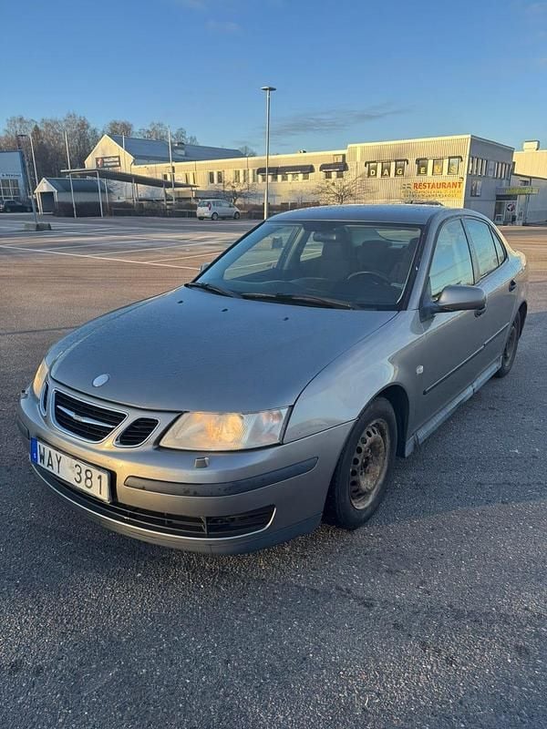Begagnad 2004 Saab 9-3 Sedan | 17 000 kr (Marknadspris) - Bild 1/4