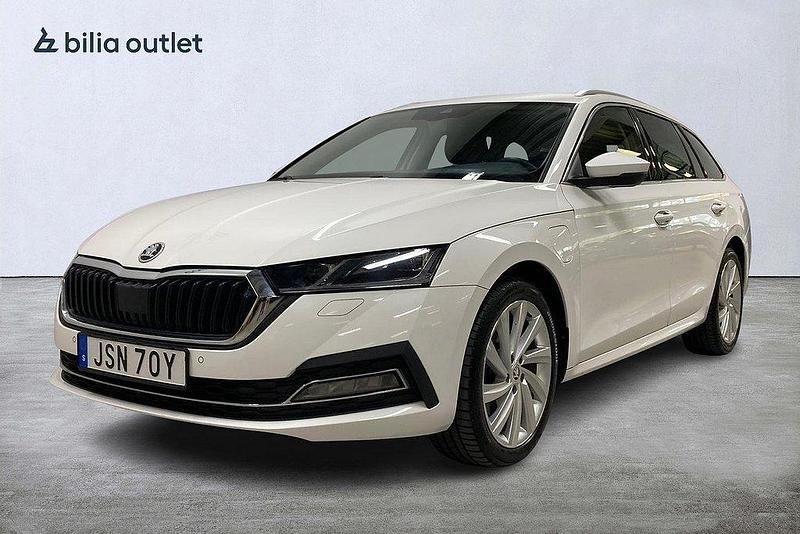 Vit Begagnad 2021 Skoda Octavia Style Kombi | 249 900 kr (Bra pris) - Bild 1/3