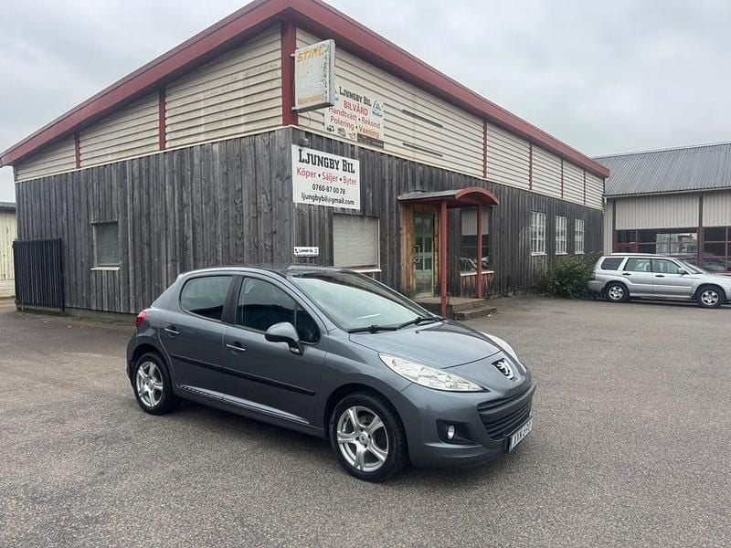 Grå Begagnad 2010 Peugeot 207 Halvkombi | 29 500 kr (Marknadspris) - Bild 1/4