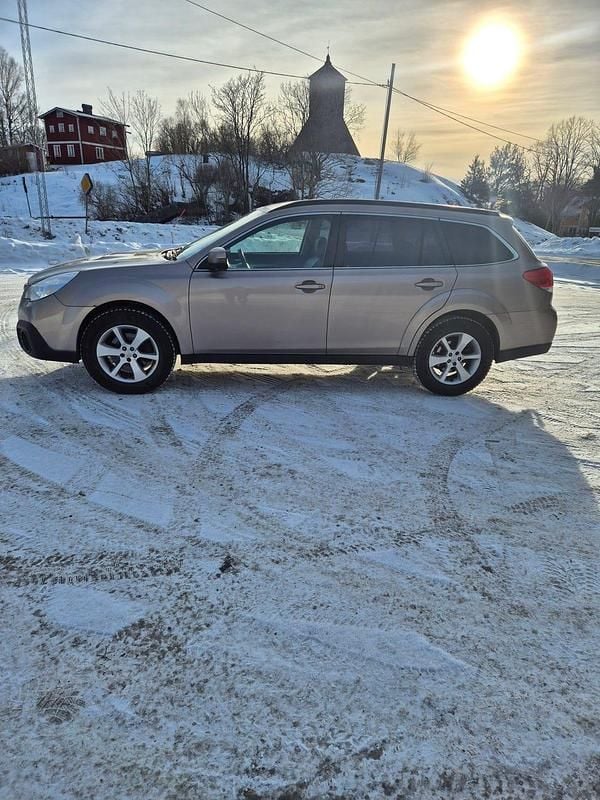 Begagnad Subaru Outback 150 HK (110 kW) 2013 Kombi