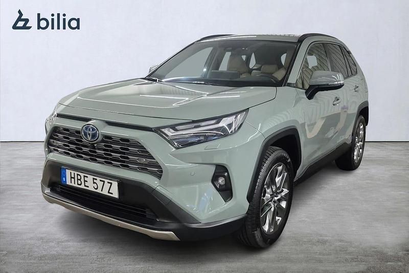 Grön Begagnad 2024 Toyota RAV4 Hybrid Executive SUV | 469 000 kr (Marknadspris) - Bild 1/3