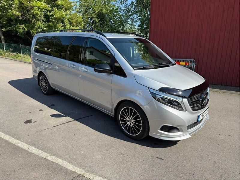 Silver Begagnad 2018 Mercedes V250 Minibuss | 515 000 kr (Marknadspris) - Bild 1/4