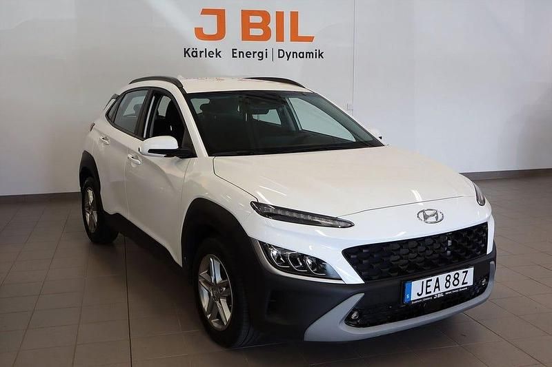 Vit Begagnad 2022 Hyundai Kona Essential SUV | 189 900 kr (Bra pris) - Bild 1/4