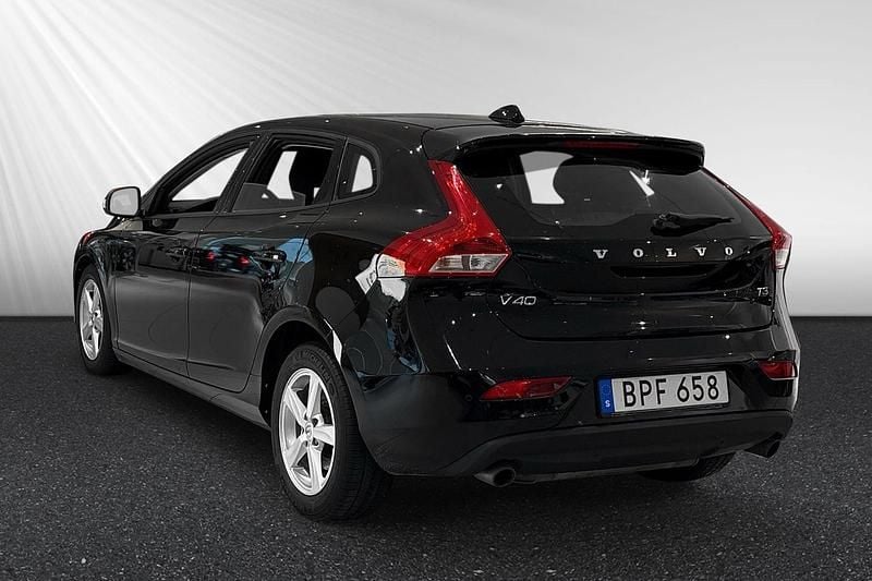 Begagnad Volvo V40 Business Edition 154 HK (113 kW) 2018 Svart Halvkombi