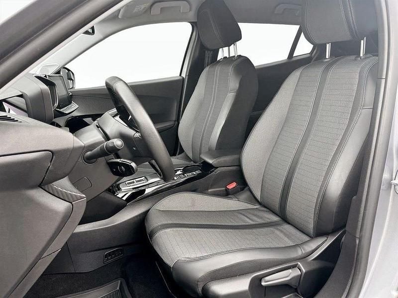 Begagnad Peugeot e-2008 Allure 100 kW (136 HK) 2022 Grå SUV