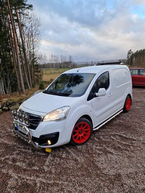 Begagnad 2016 Peugeot Partner Minibuss | 76 000 kr (Dyr) - Bild 1/4