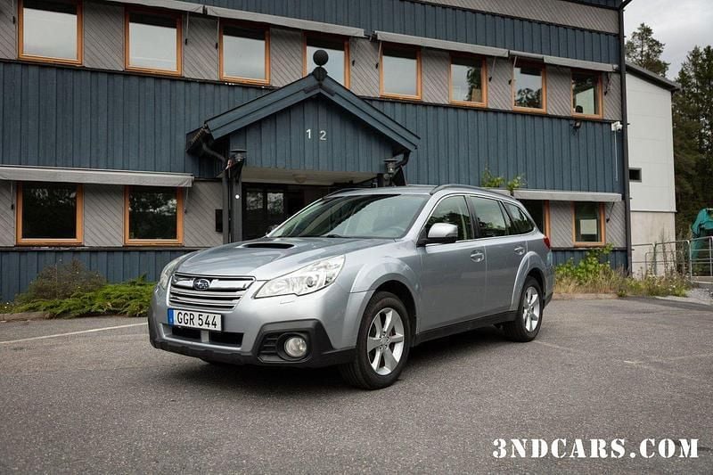 Silver Begagnad 2013 Subaru Outback SUV | 29 900 kr (Superpris) - Bild 1/4