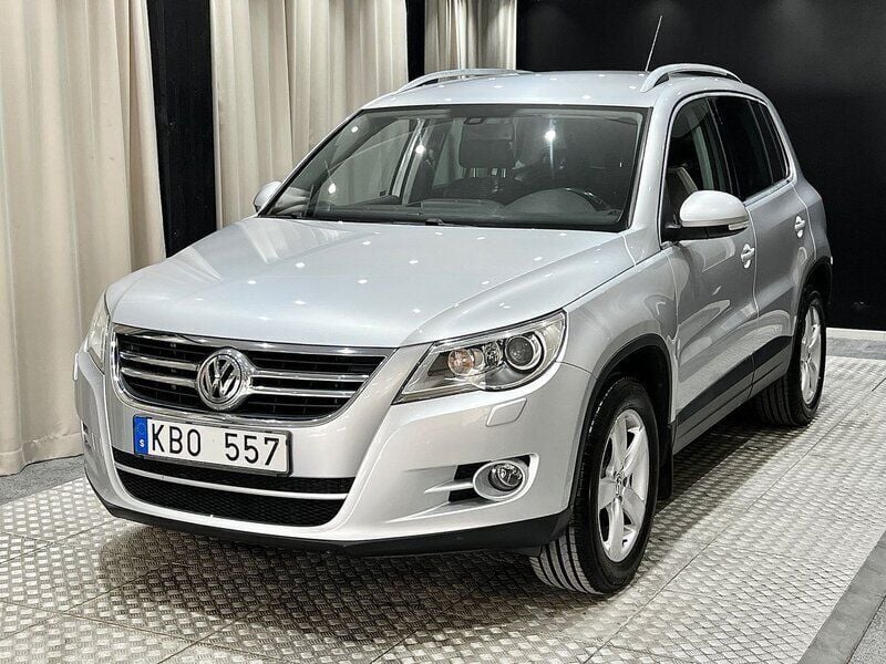 Silver Begagnad 2009 VW Tiguan Sport SUV | 94 900 kr (Bra pris) - Bild 1/4