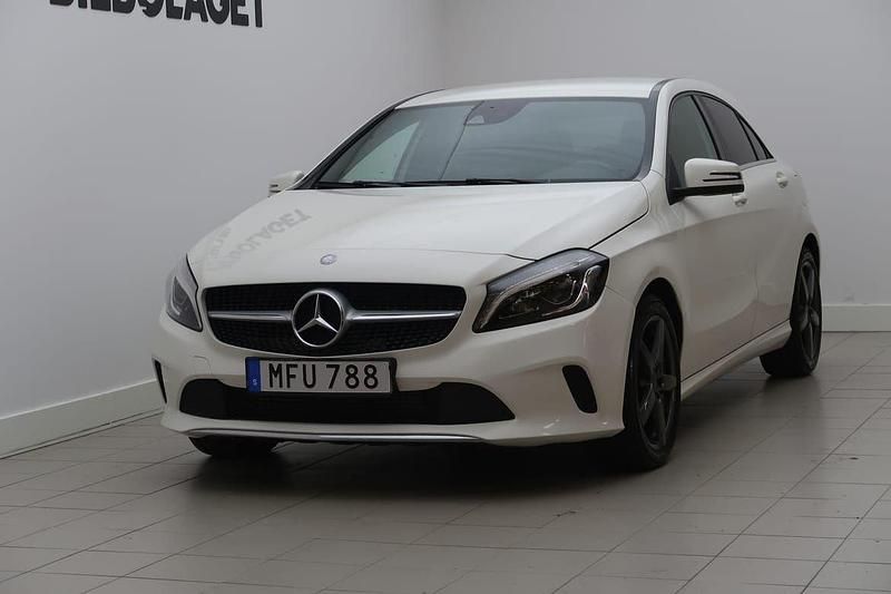 Vit Begagnad 2015 Mercedes A200 Progressive Halvkombi | 199 900 kr (Lite dyr) - Bild 1/4