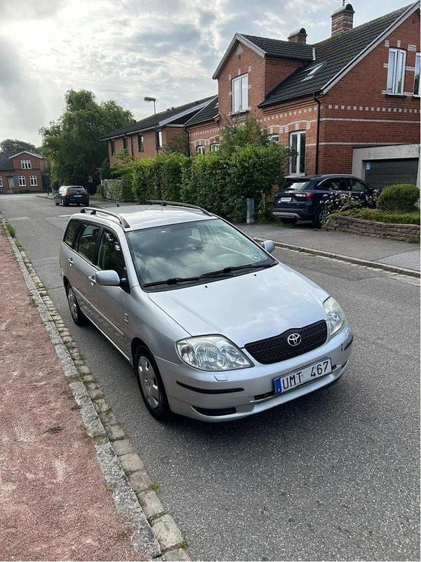 Silver Begagnad 2003 Toyota Corolla Kombi | 18 500 kr (Marknadspris) - Bild 1/4