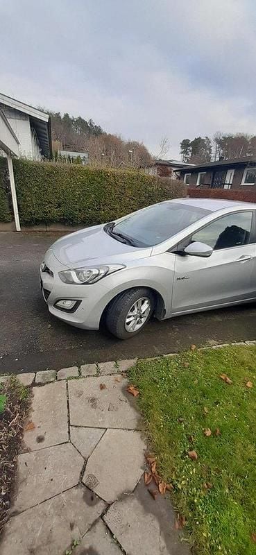 Silver Begagnad 2014 Hyundai i30 Halvkombi | 58 000 kr (Marknadspris) - Bild 1/4