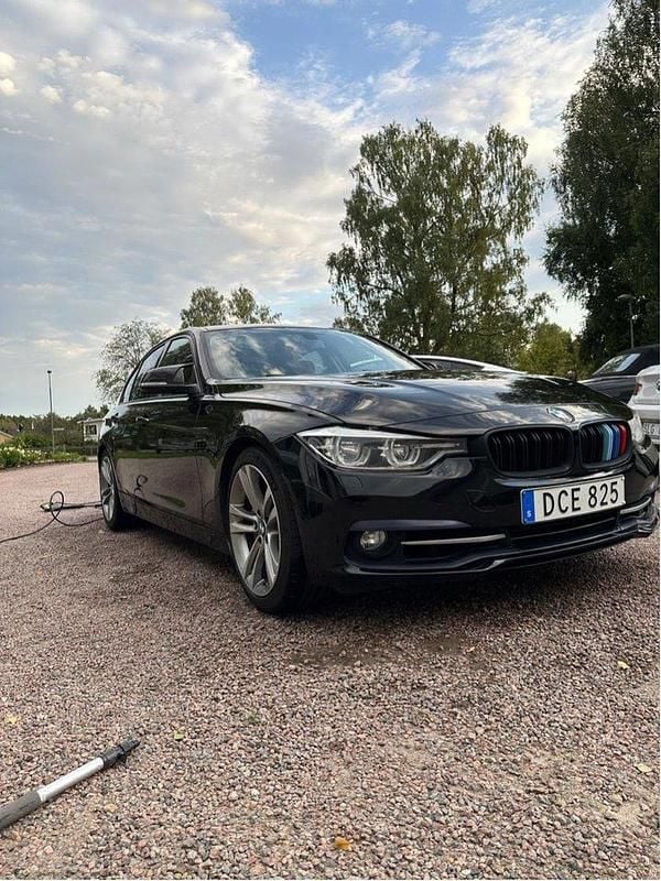 Svart Begagnad 2017 BMW 340 Performance Sedan | 325 000 kr (Lite dyr) - Bild 1/4