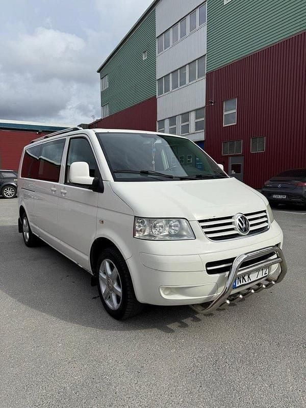Vit Begagnad 2008 VW Caravelle Comfortline Minibuss | 69 900 kr - Bild 1/4