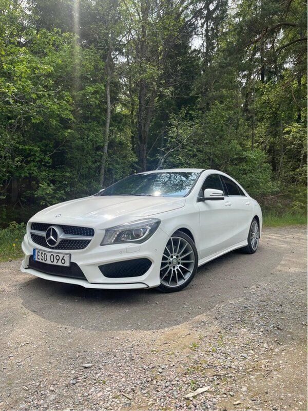 Vit Begagnad 2015 Mercedes CLA250 AMG Sedan | 215 000 kr (Marknadspris) - Bild 1/4