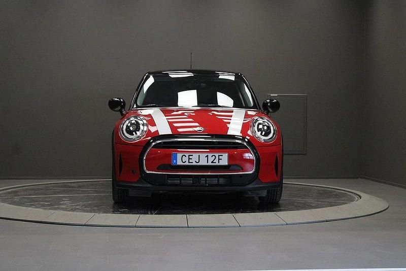 Röd Begagnad 2022 Mini Cooper Halvkombi | 249 000 kr (Lite dyr) - Bild 1/4