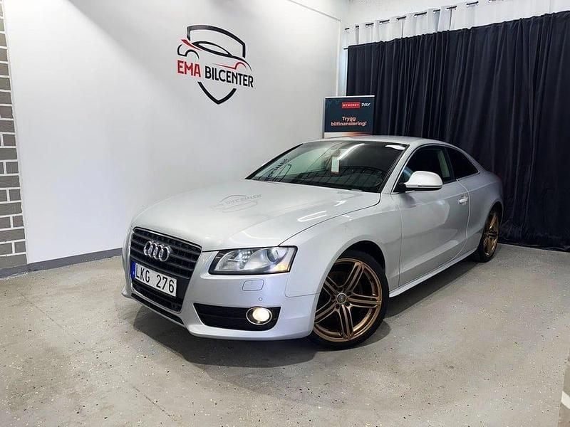Silver Begagnad 2008 Audi A5 Comfort Sportkupé | 69 900 kr (Lite dyr) - Bild 1/4