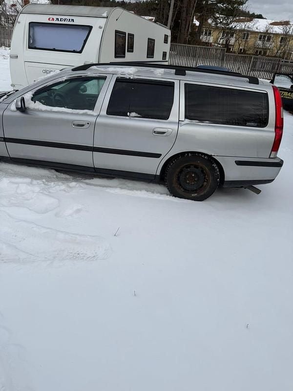 Begagnad Volvo V70 170 HK (125 kW) 2002 Grå metallic Kombi