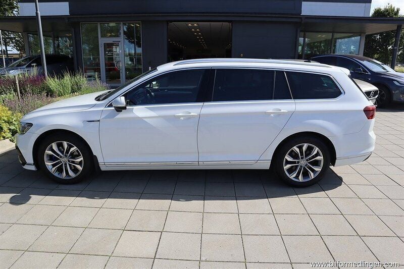 Vit Begagnad 2019 VW Passat GTE Kombi | 179 900 kr (Superpris) - Bild 1/4