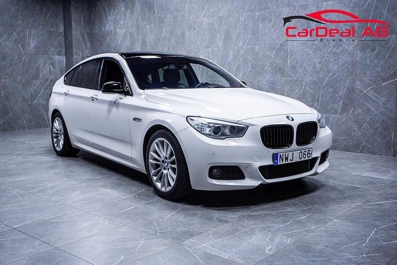 Vit Begagnad 2013 BMW 530 Gran Turismo M Sport Halvkombi | 148 800 kr (Marknadspris) - Bild 1/4