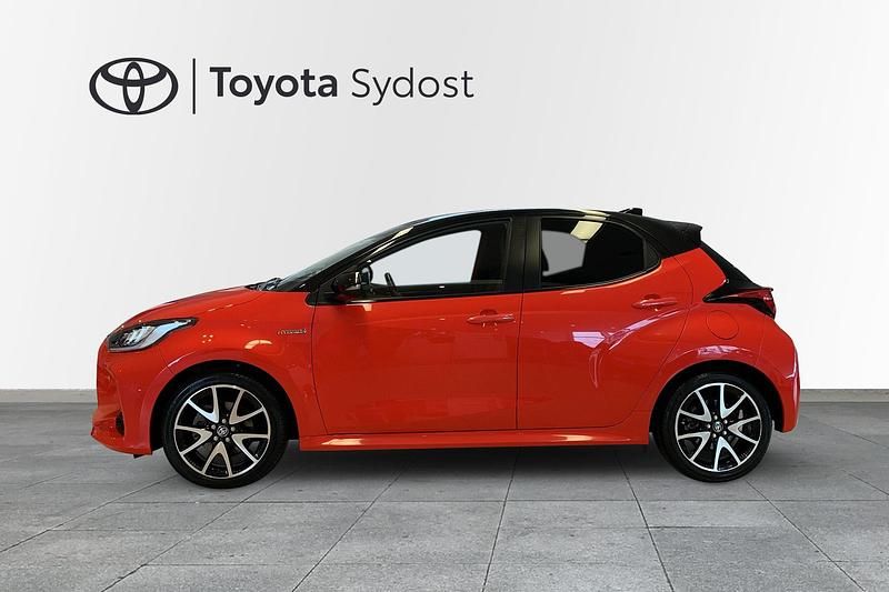 Begagnad Toyota Yaris Hybrid 2021 Röd