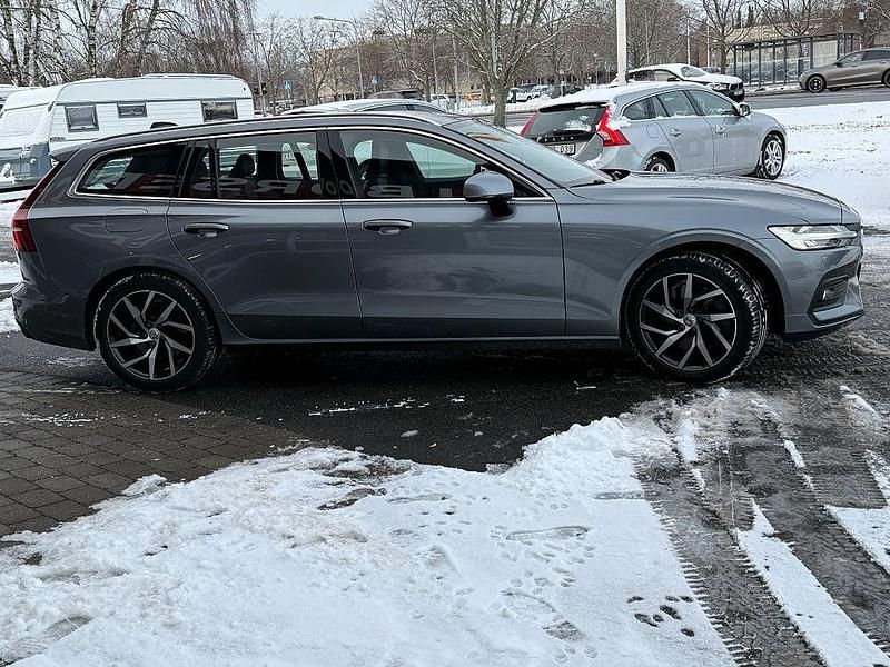 Begagnad Volvo V60 Momentum 250 HK (183 kW) 2019 Grå Kombi