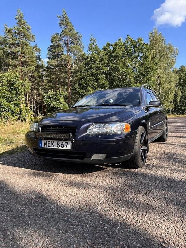 Blå Begagnad 2005 Volvo V70 Kinetic Kombi | 40 000 kr (Dyr) - Bild 1/4