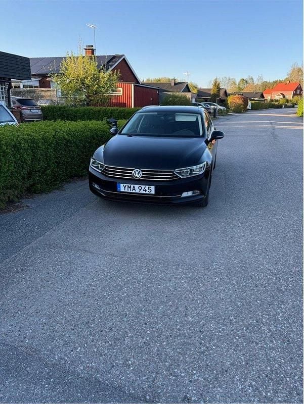 Svart Begagnad 2018 VW Passat Kombi | 179 999 kr (Superpris) - Bild 1/4