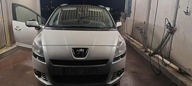 Vit Begagnad 2010 Peugeot 5008 Allure Minibuss | 45 000 kr (Bra pris) - Bild 1/4