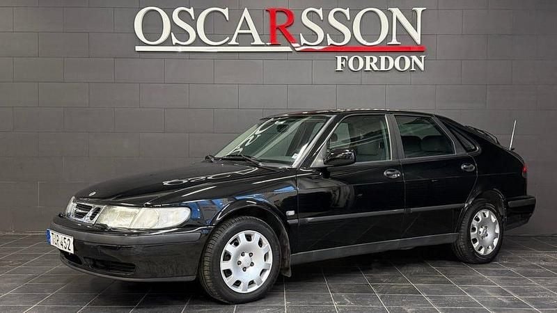 Svart Begagnad 2003 Saab 9-3 Halvkombi | 49 900 kr (Lite dyr) - Bild 1/4