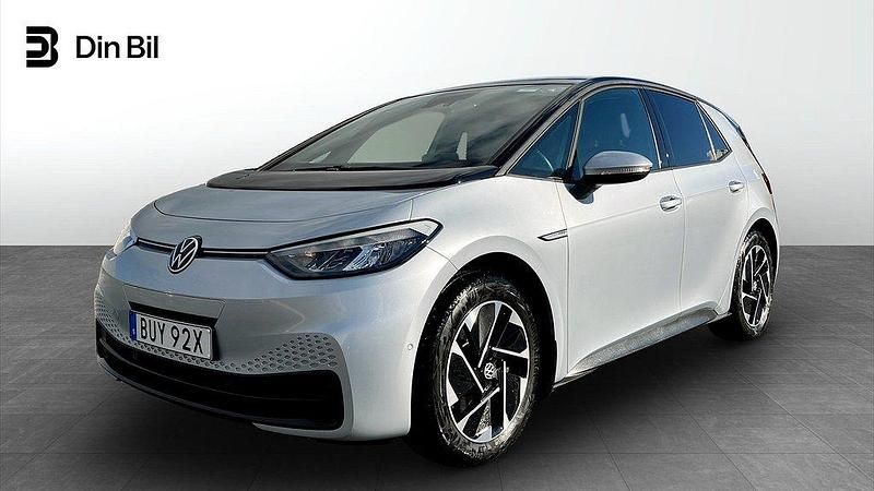 Silver (scale silver metallic bla) Begagnad 2023 VW ID.3 Pro Performance Halvkombi | 299 900 kr (Marknadspris) - Bild 1/4