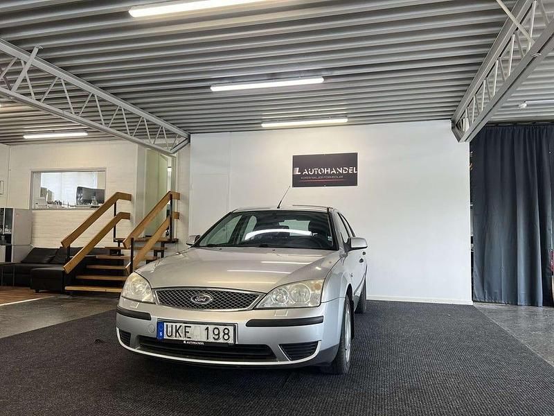 Silver Begagnad 2003 Ford Mondeo Halvkombi | 19 900 kr (Marknadspris) - Bild 1/4