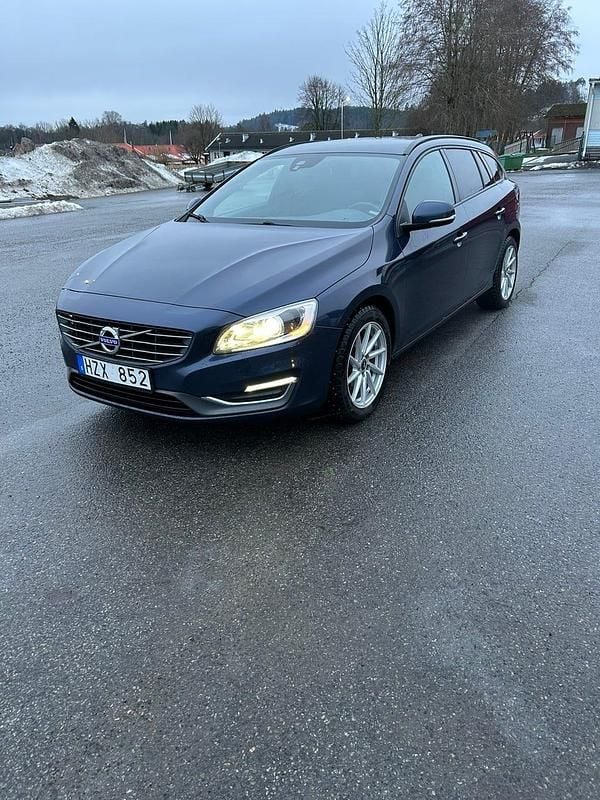 Begagnad 2014 Volvo V60 Kombi | 105 000 kr (Marknadspris) - Bild 1/4