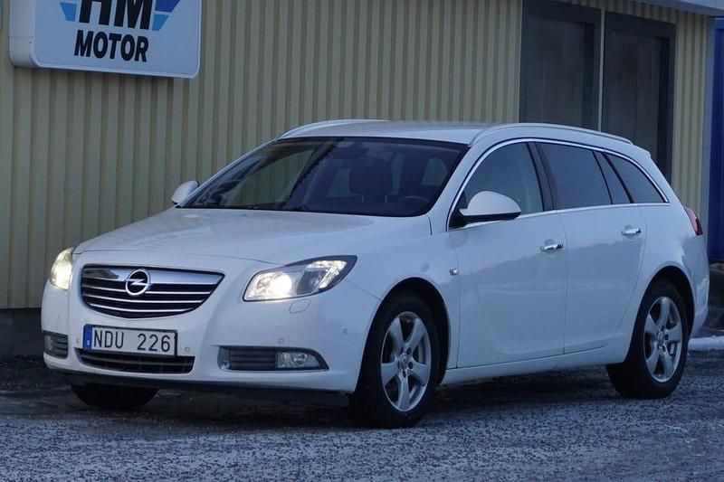 Vit Begagnad 2013 Opel Insignia Cosmo Kombi | 76 000 kr (Marknadspris) - Bild 1/4