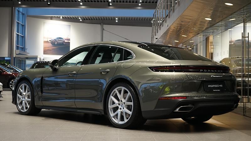 Ny Porsche Panamera 4 2026 Grön Sedan