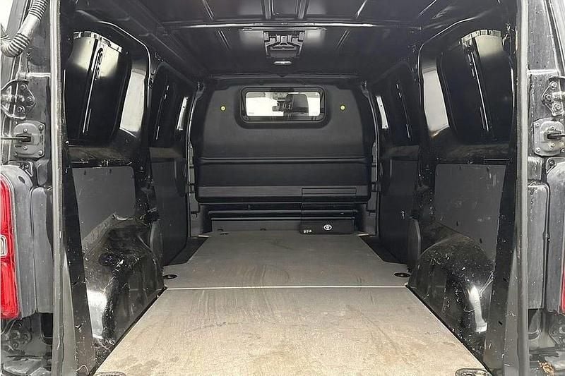 Begagnad Toyota Proace 100 kW (136 HK) 2023 Svart Minibuss