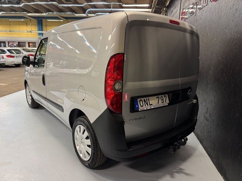 Begagnad Opel Combo 90 HK (66 kW) 2013 Grå Minibuss