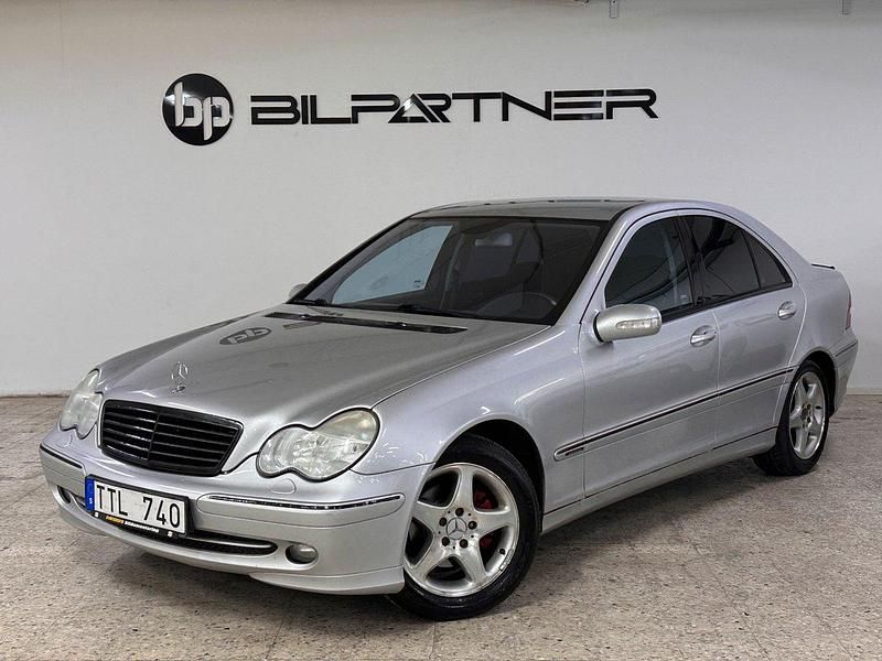 Ljusgrå Begagnad 2002 Mercedes C200 Avantgarde Sedan | 39 900 kr (Lite dyr) - Bild 1/4