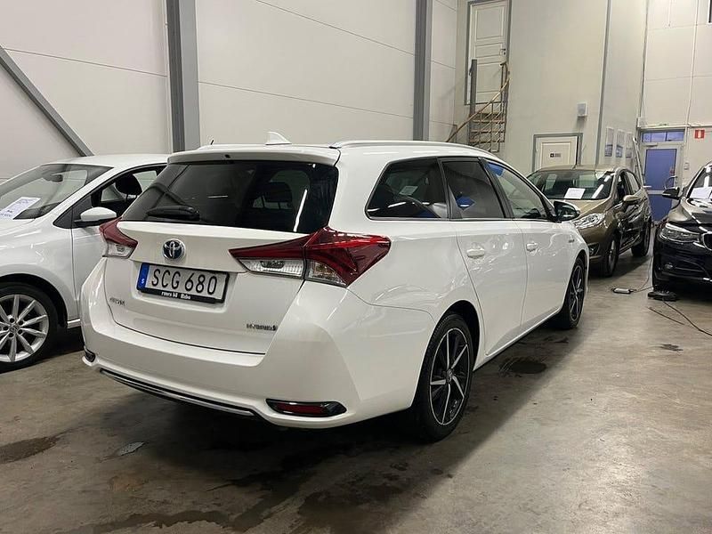 Begagnad Toyota Auris Touring Sports Edition 136 HK (100 kW) 2018 Vit Kombi