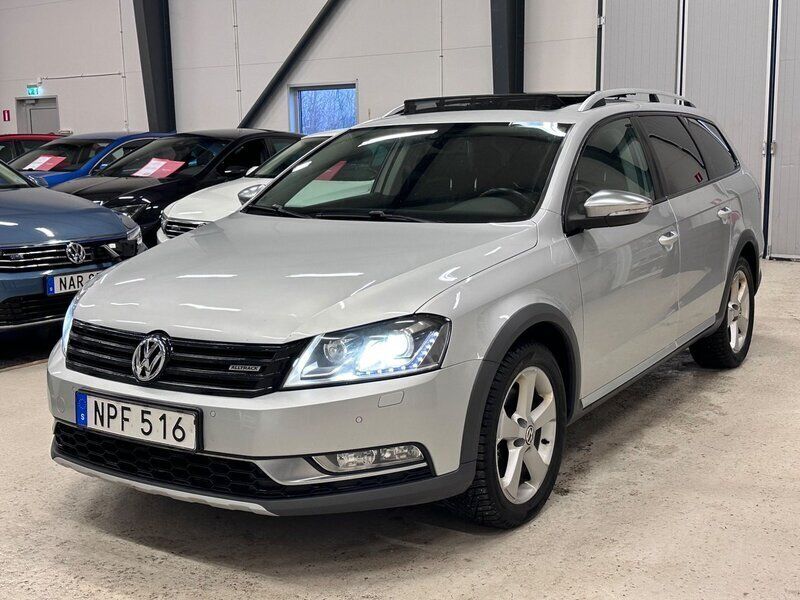 Silver Begagnad 2014 VW Passat Alltrack Exclusive Kombi | 114 700 kr (Bra pris) - Bild 1/4