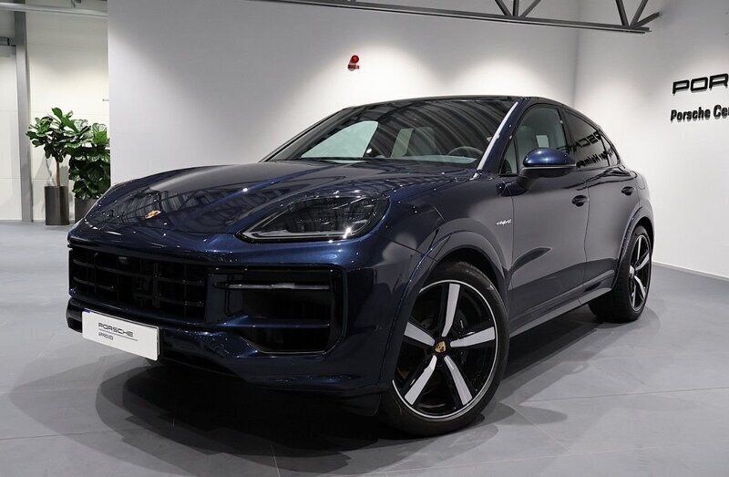 Mörkblå (blue) Begagnad 2023 Porsche Cayenne SUV | 1 295 000 kr (Marknadspris) - Bild 1/4