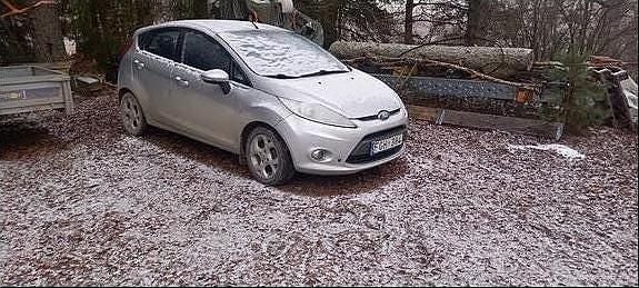 Grå metallic Begagnad 2009 Ford Fiesta | 39 000 kr (Lite dyr) - Bild 1/4