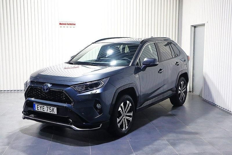 Mörkgrå Begagnad 2021 Toyota RAV4 Hybrid Edition SUV | 429 900 kr (Marknadspris) - Bild 1/4