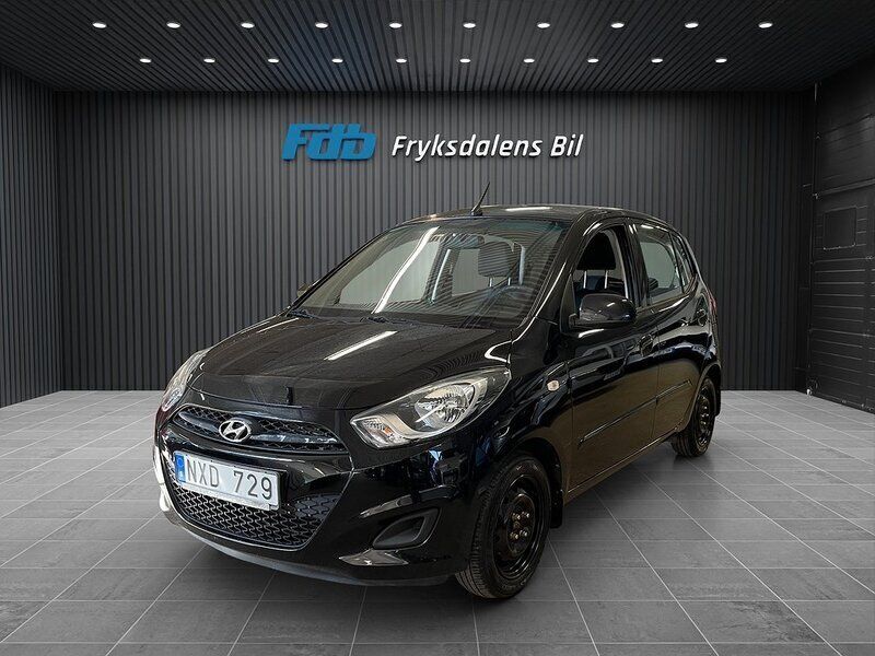 Svart Begagnad 2013 Hyundai i10 Premium Halvkombi | 59 900 kr (Marknadspris) - Bild 1/4