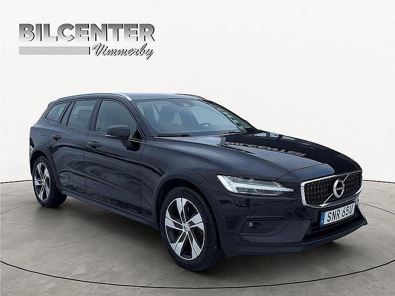 Svart Begagnad 2022 Volvo V60 CC Kombi | 235 000 kr (Superpris) - Bild 1/4