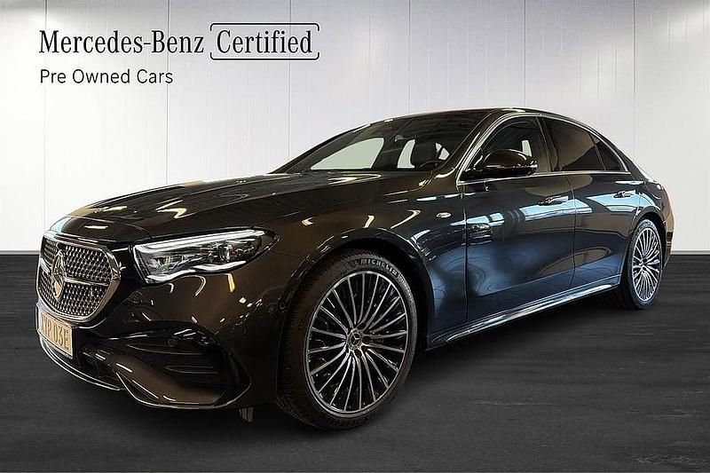 Grå Begagnad 2024 Mercedes E300 Sedan | 759 000 kr - Bild 1/4