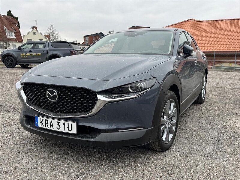 Grå Begagnad 2023 Mazda CX-30 Sky SUV | 279 000 kr (Marknadspris) - Bild 1/3