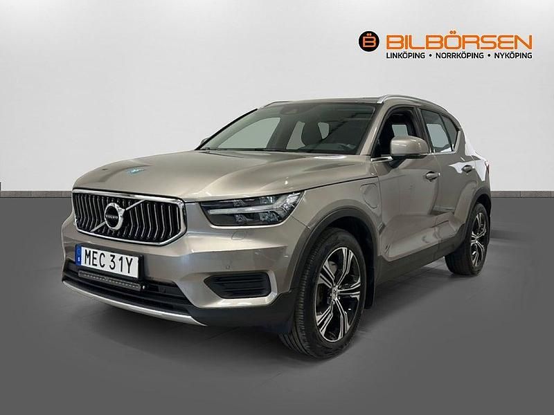 Grå Begagnad 2021 Volvo XC40 Inscription SUV | 349 900 kr (Marknadspris) - Bild 1/4