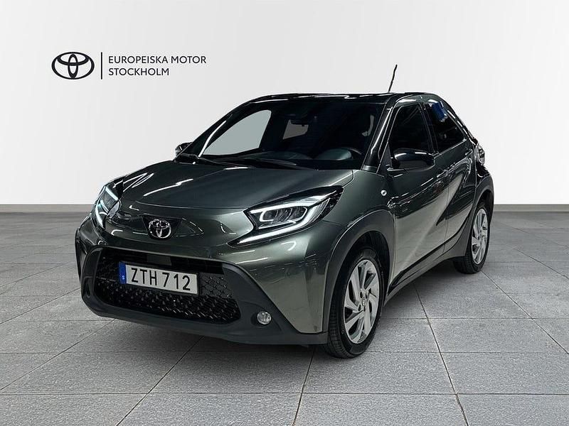 Grön Begagnad 2022 Toyota Aygo X Pulse SUV | 189 900 kr (Marknadspris) - Bild 1/4